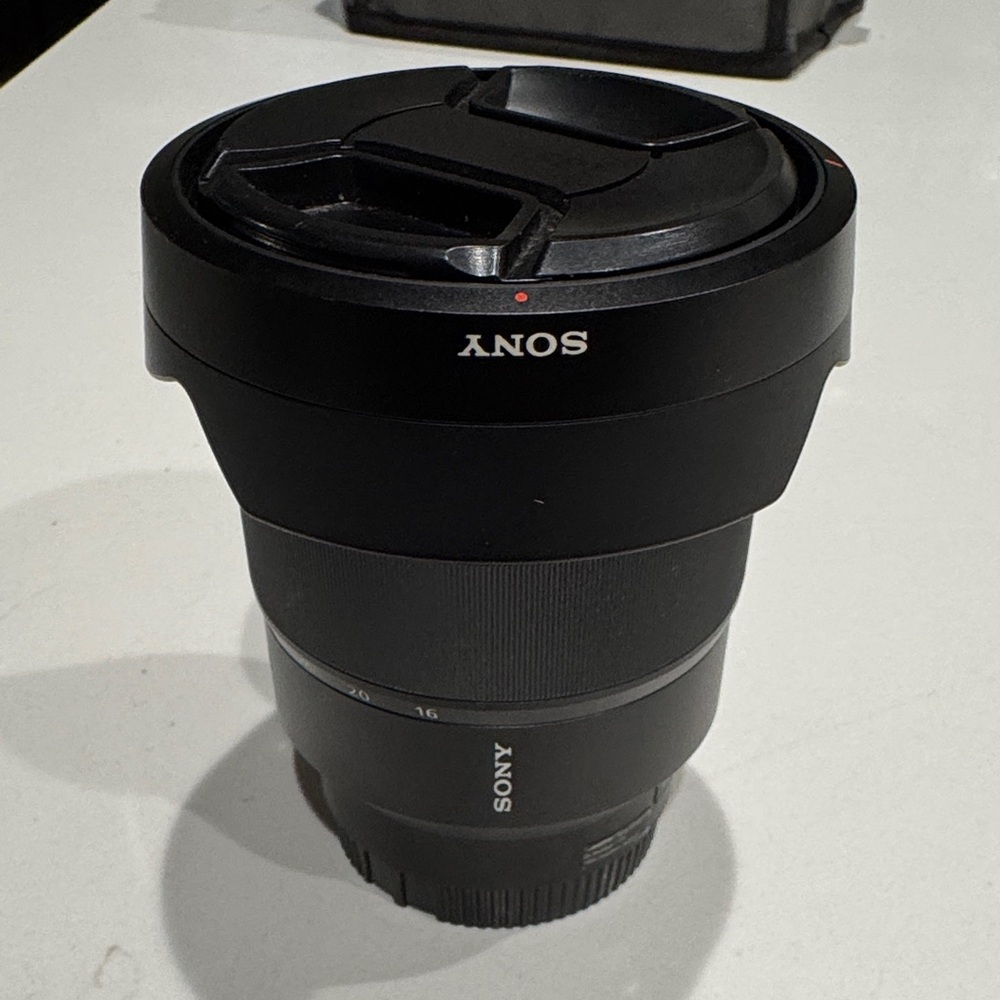 Sony Zeiss Vario-Tessar 16-35mm F4 ZA OSS Wide Angle Zoom Lens